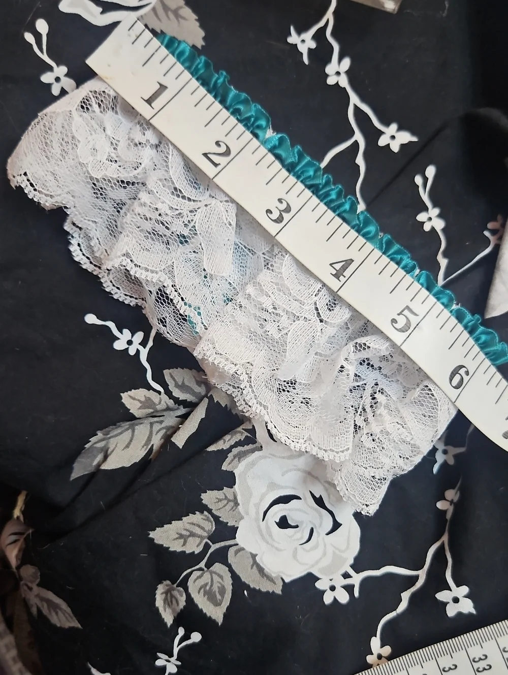 Vtg 90s Bridal Party Prom Teal Satin & White Lace Garter